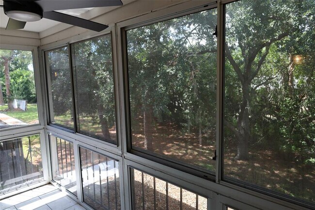 Building Photo - 1061 85th Terrace N