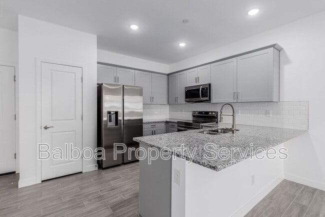 Building Photo - 1318 S 105th Pl