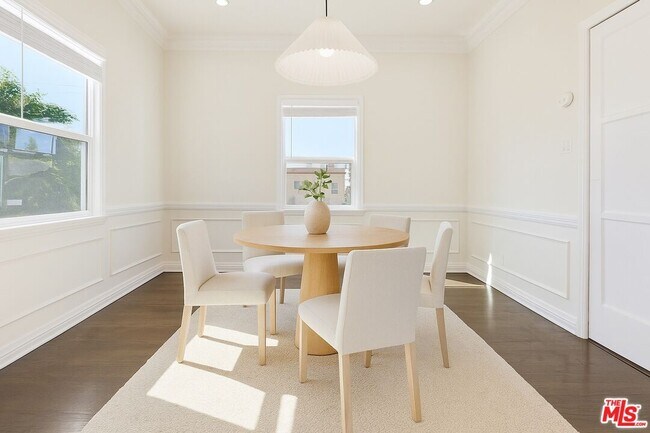 Building Photo - 111 N Harper Ave