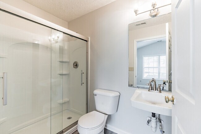 Building Photo - Three bedroom rental on Woodhaven Pl
