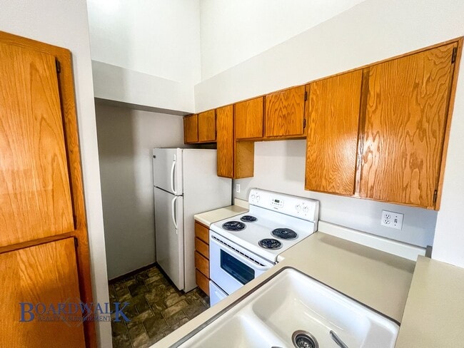 Building Photo - Charming 1-Bedroom Gem