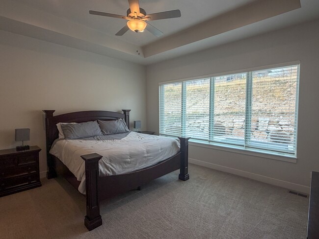 Building Photo - 5979 E Big Horn Pkwy