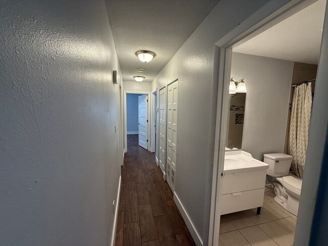 Building Photo - *****Amazing 3-bedroom, 2-bathroom, Carport, Single Family, Bungalow-style Home. Small Dog Friend...