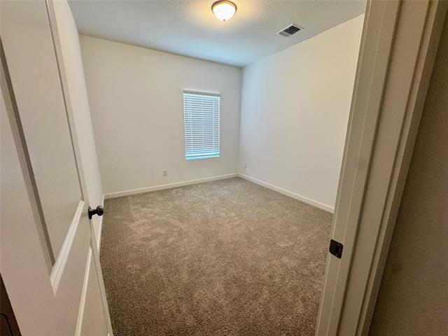 Building Photo - 5720 Lakeview Dr