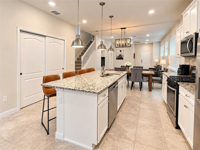 Building Photo - 7328 Oakmoss Loop