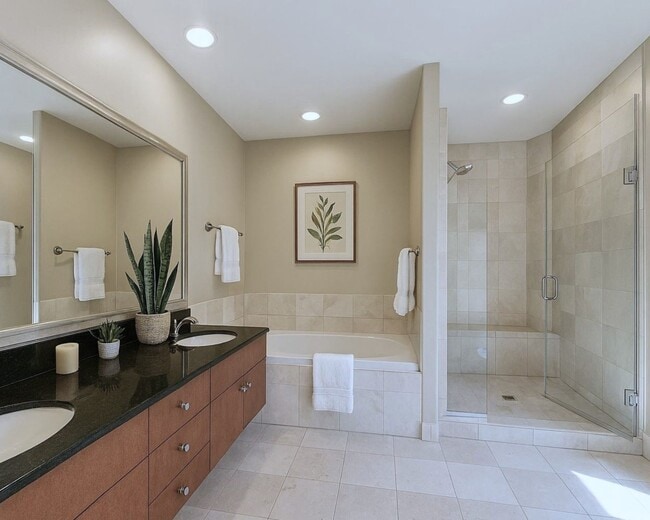 Building Photo - 404 Parker St