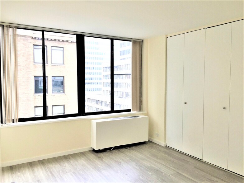 Building Photo - 445 5th Ave
