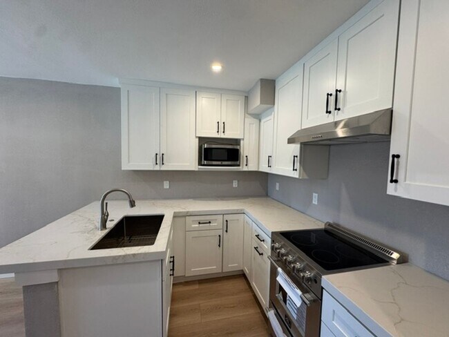 Building Photo - Charming 2 bedroom home for rent in Homeland