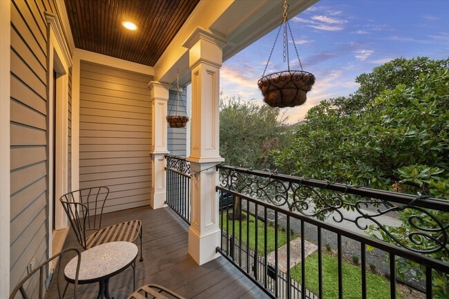 Building Photo - 1030 Waverly St