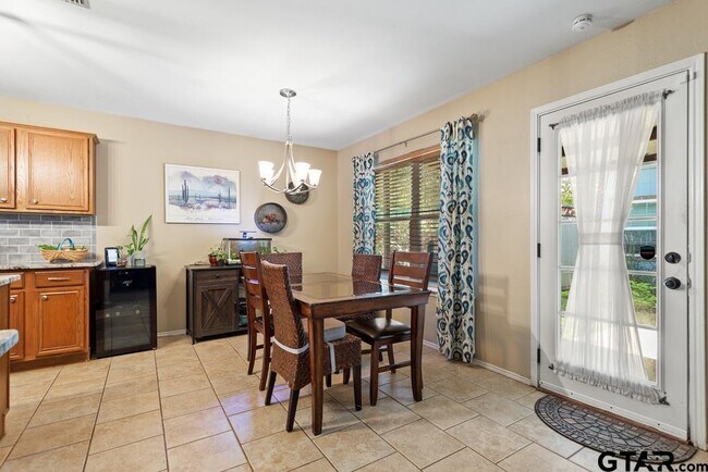 Building Photo - 308 Willow Rd