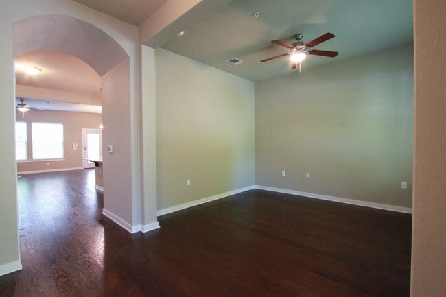 Building Photo - Beautiful 3 Bed / 2.5 Bath Home in Mueller