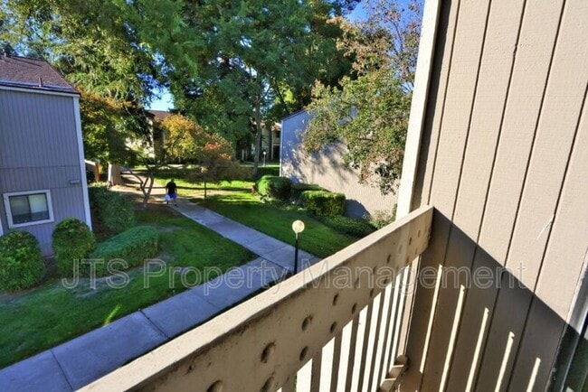 Building Photo - 45 Derow Ct