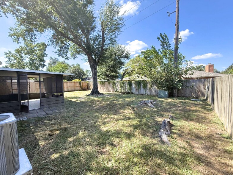 Building Photo - 11127 Fall Breeze Dr