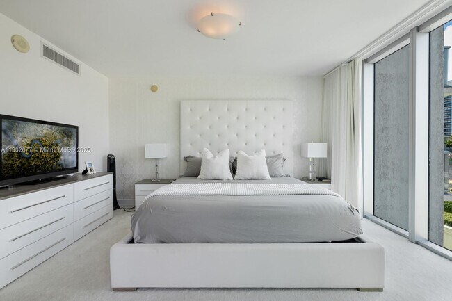 Building Photo - 7928 East Dr