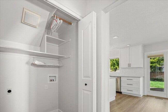Building Photo - Newly Remodeled 3Bed/3Bath Home In Cut-De-...