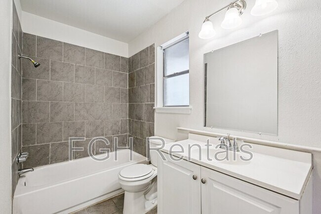 Building Photo - 4218 Mabuni Dr