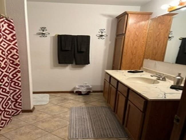 Building Photo - FURNISHED RENTAL, 3 bedroom with 4 car garage