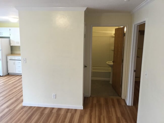 Building Photo - 2 Bedroom House in Whiteaker Area