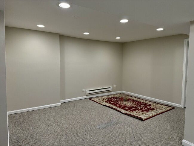 Building Photo - 4877 N Ashland Ave