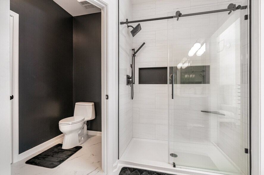 Master Bathroom - 3276 Margellina Dr