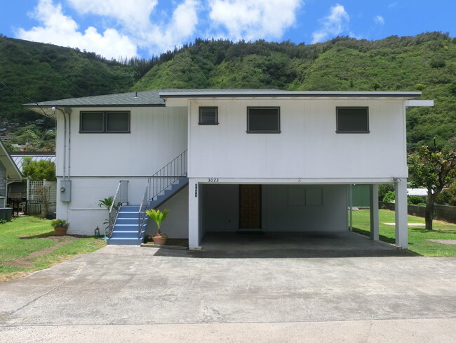 Building Photo - Right in the Heart of Manoa Valley - Fully...