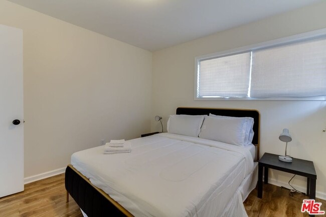 Building Photo - 11257 Collett Ave