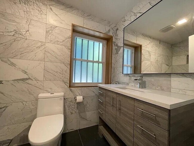 Building Photo - 9009 Riverside Pl