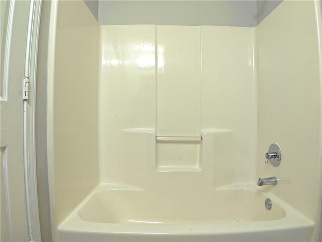 Building Photo - 2575 Overlake Dr