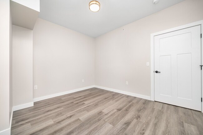 Building Photo - 401 Albany Turnpike