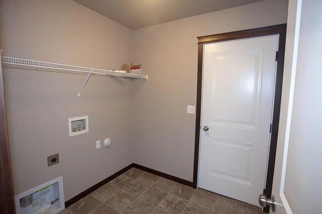 Building Photo - For Rent – Beautiful 3 Bed, 2 Bath Home wi...