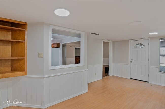 Building Photo - 108 Deerwood Ln