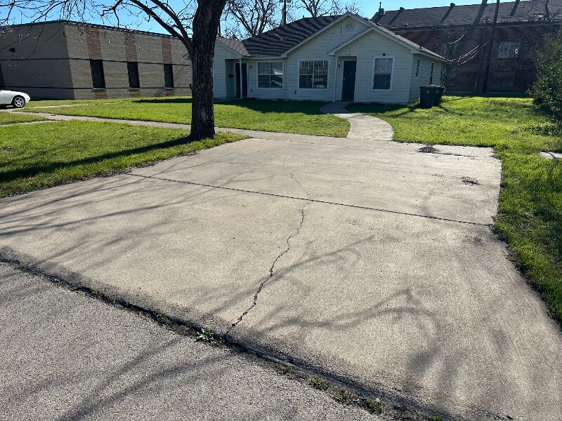 Building Photo - 713 S 9th St