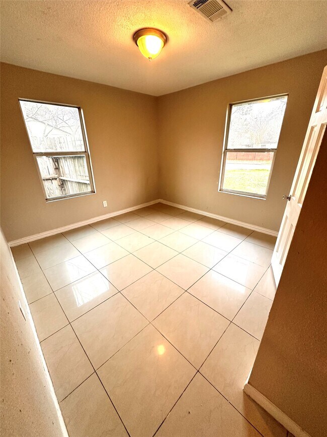 Building Photo - 1209 Glenn Ave