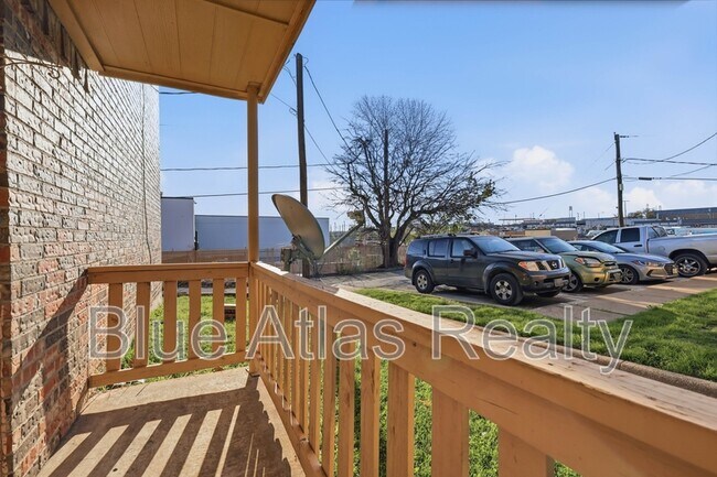 Building Photo - 8030 Cambridge Cir