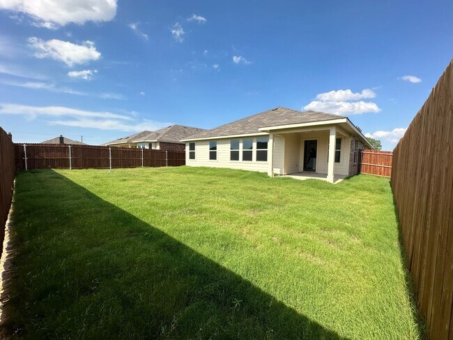 Building Photo - Stunning Single Family Ranch in Aubrey!