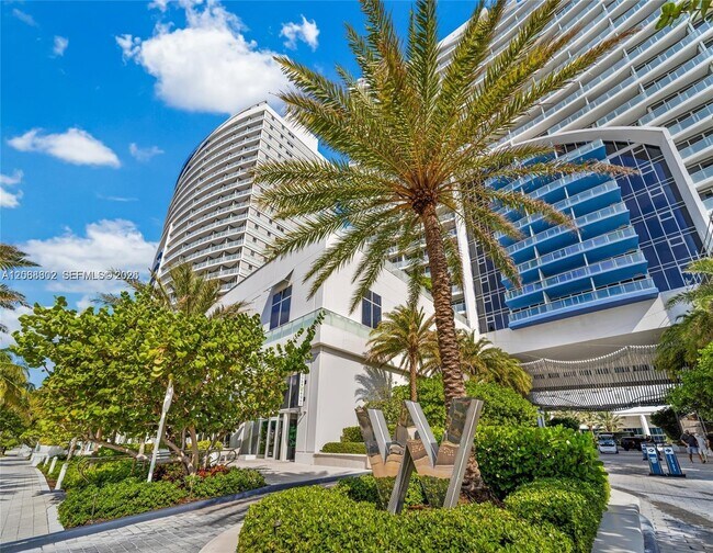Building Photo - 3101 Bayshore Dr