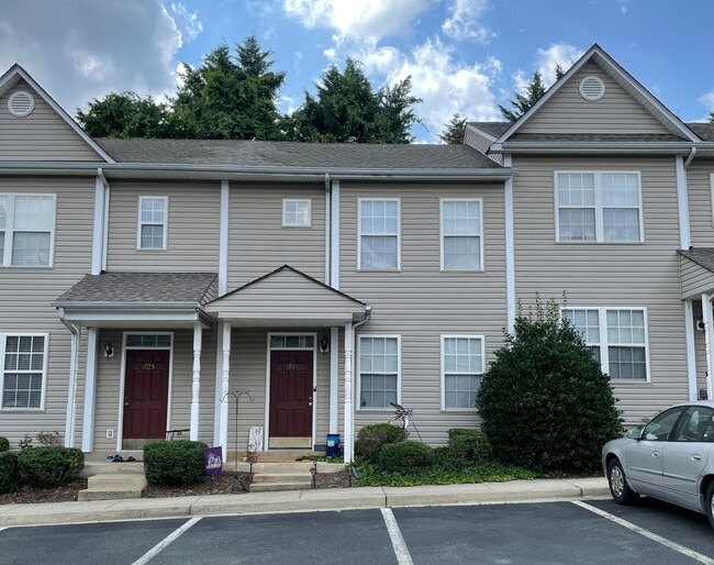 Building Photo - Webland Park Townhome
