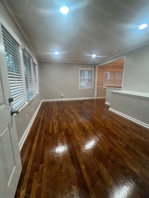 Building Photo - 955 Byron Dr SW