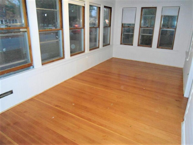 Building Photo - 1707 Charles St