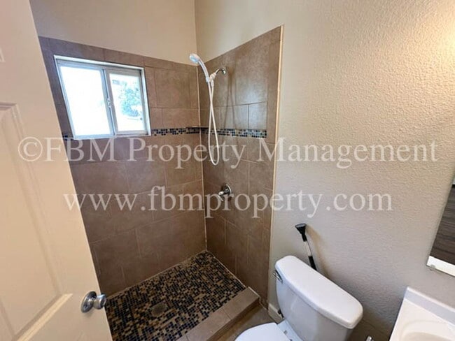 Building Photo - 741 W Park Ave