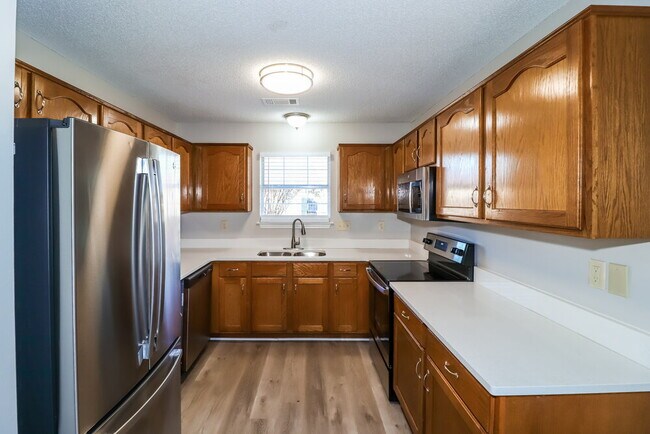 Building Photo - 180 Pine Ridge Ln