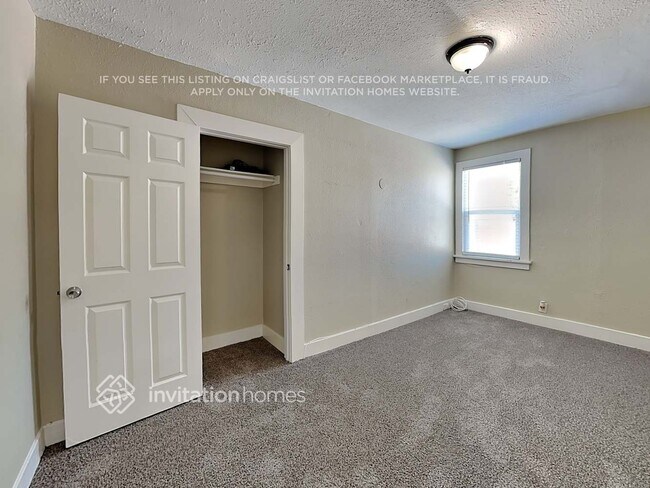 Building Photo - 2627 S Dunsmuir Ave