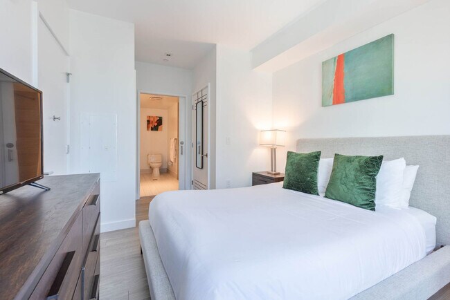 Building Photo - 290 Congress St