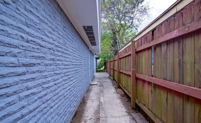 Building Photo - 2821 1st Ave N