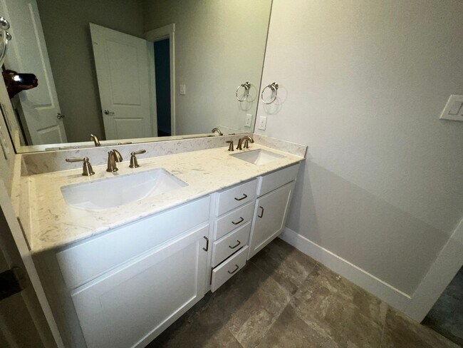 Building Photo - 1319 Rancho Mirage Dr