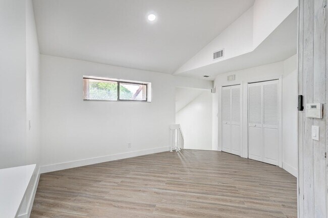 Building Photo - 206 Sea Oats Dr