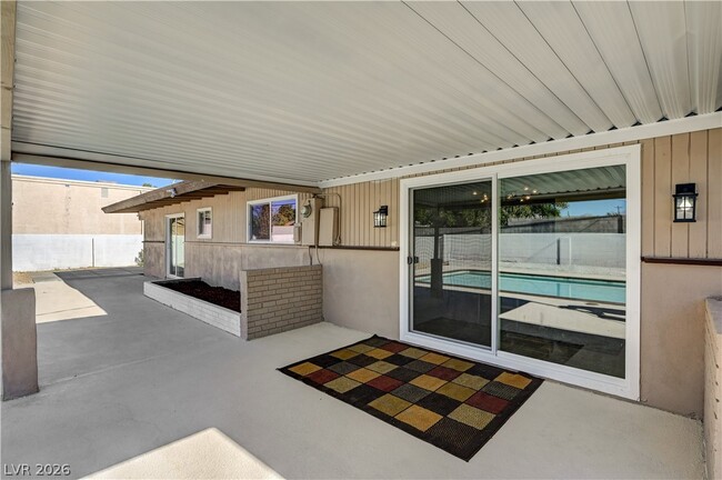 Building Photo - 1799 Valley Dr