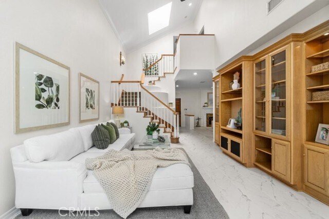 Building Photo - 2562 Woodbury Dr