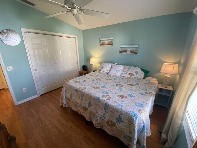 Building Photo - Location, Location, Location - ANNUAL LEASE in the Village of Belvedere