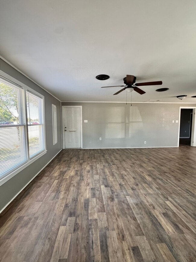 Building Photo - 1 Bedroom Home across from Angelo State Un...